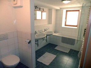 Exclusive Apartment | Bathroom