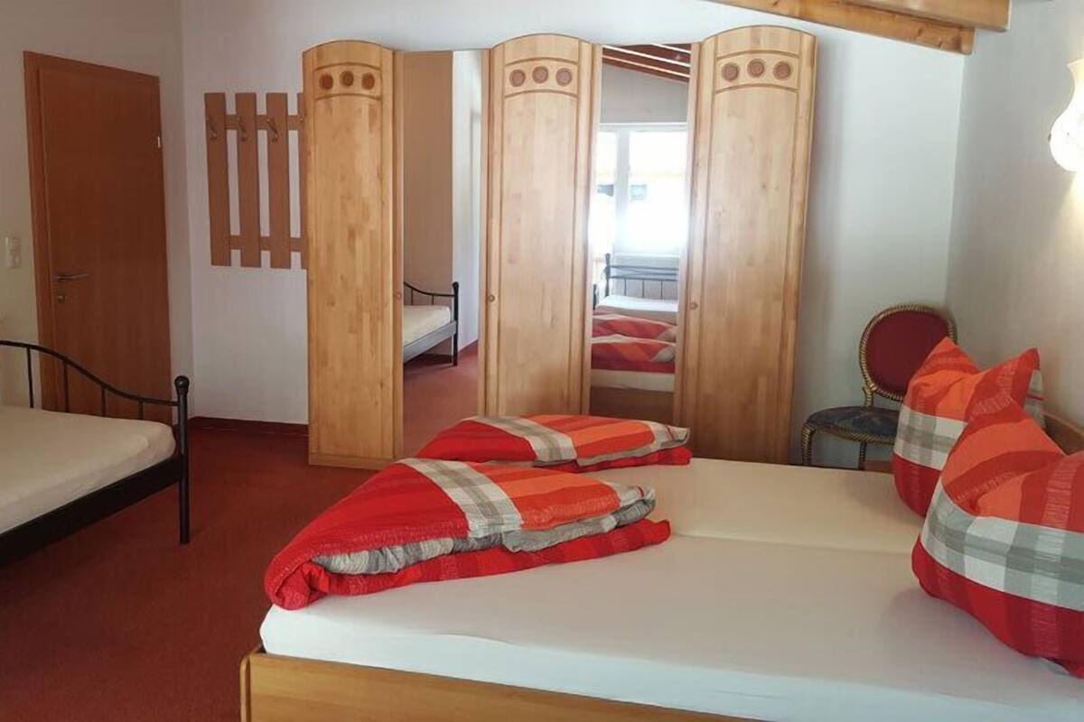 WiFi (free), bed sheets