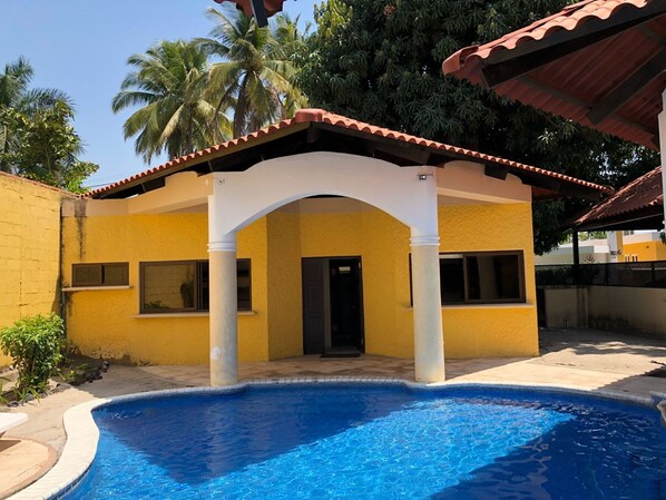 Outdoor pool - Ocean Home LK001 (Puerto San Jose)