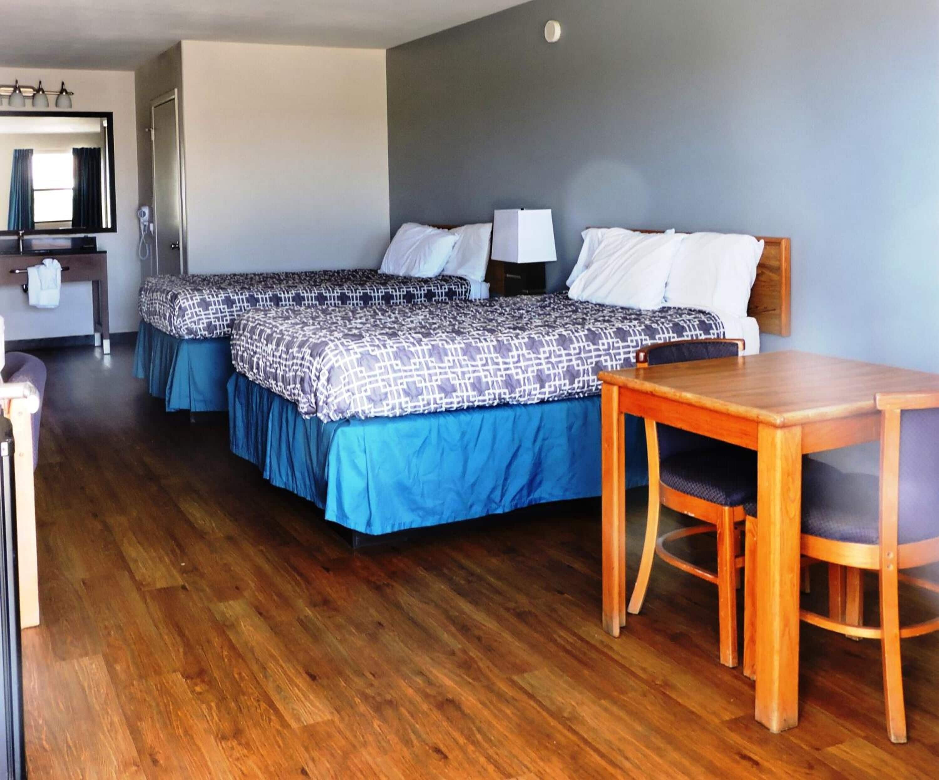 basic double room, 2 queen beds, non smoking | individually decorated, individually furnished, free wifi, bed sheets