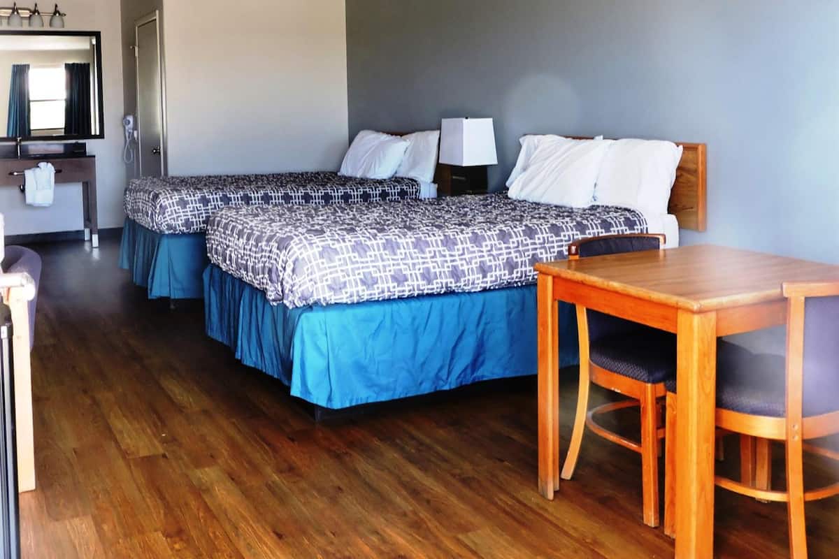 basic double room, 2 queen beds, non smoking | individually decorated, individually furnished, free wifi, bed sheets