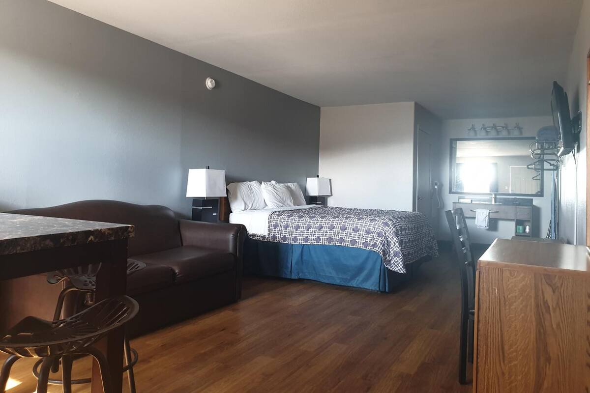 individually decorated, individually furnished, free wifi, bed sheets