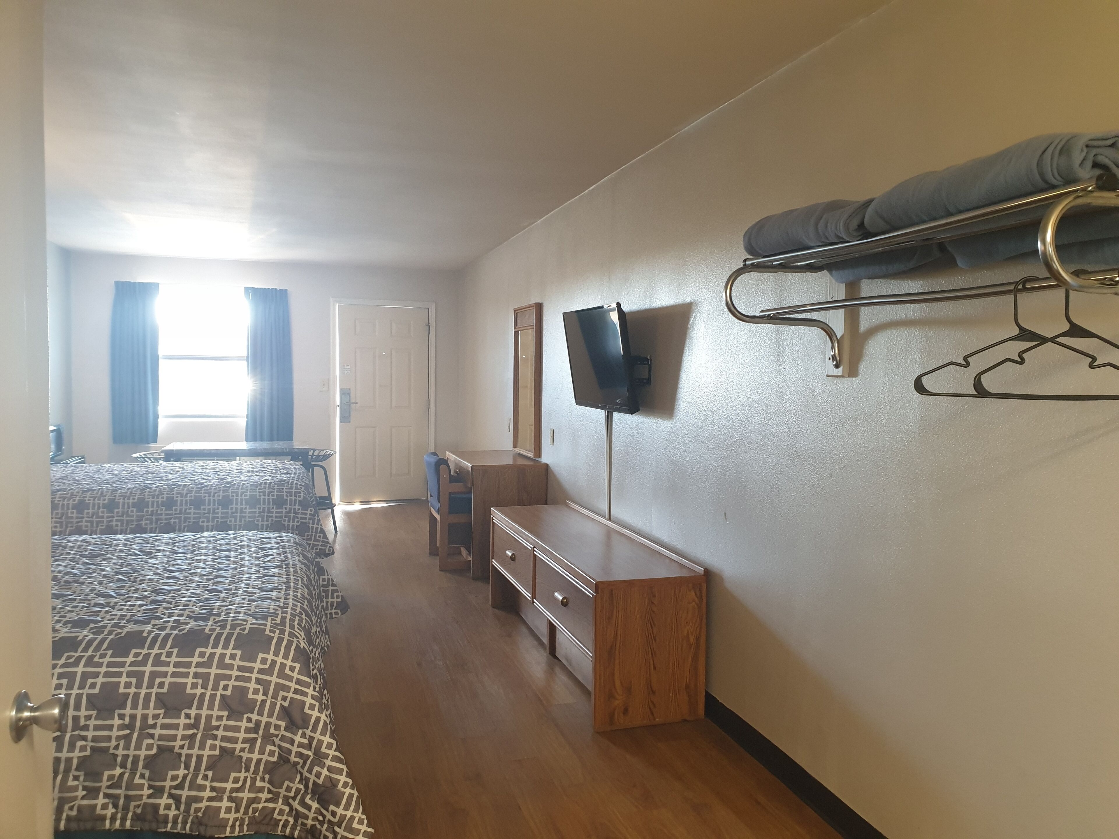 basic double room, 2 queen beds, non smoking | individually decorated, individually furnished, free wifi, bed sheets