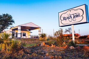 Exterior - Riata Inn (Marfa)