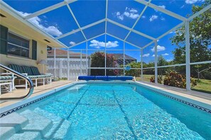 Indoor pool, outdoor pool - Cambridge - Two Bedroom Home (Venice)