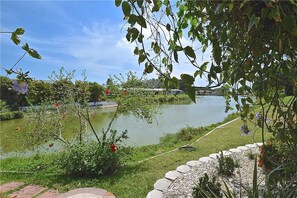 Khuôn viên nơi lưu trú