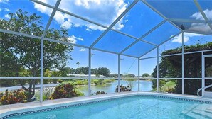 Indoor pool, outdoor pool - Cambridge - Two Bedroom Home (Venice)