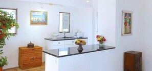 Herdplatte, Geschirrspüler, Kochgeschirr/Geschirr/Besteck