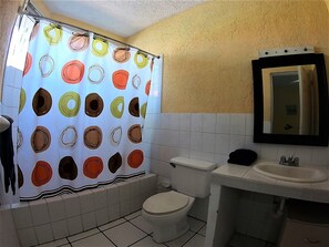 Apartment, Multiple Beds, Non Smoking | Bathroom | Shower, towels - Ocean Home SM005 (Puerto San Jose)