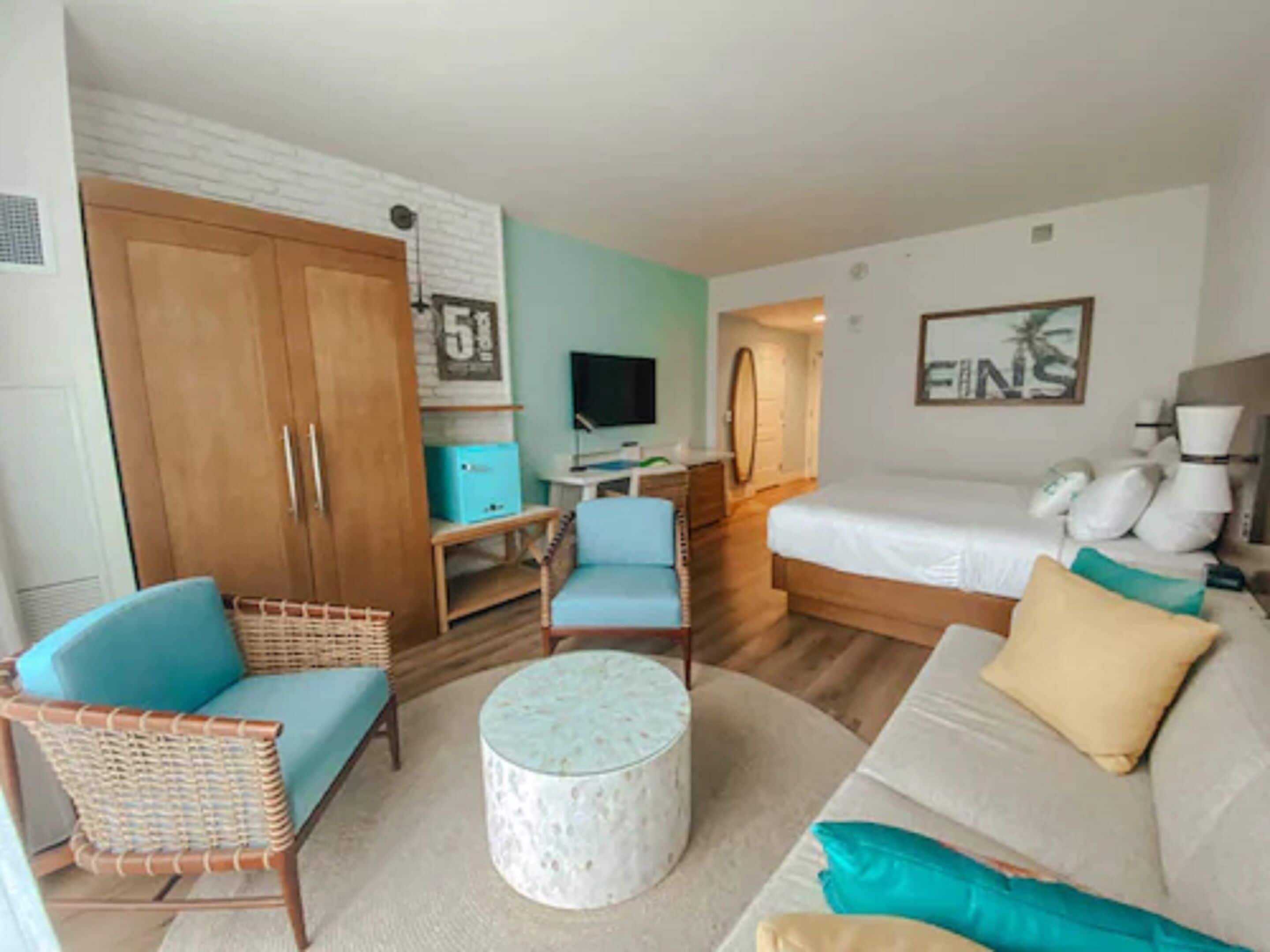 premium bedding, in-room safe, desk, laptop workspace