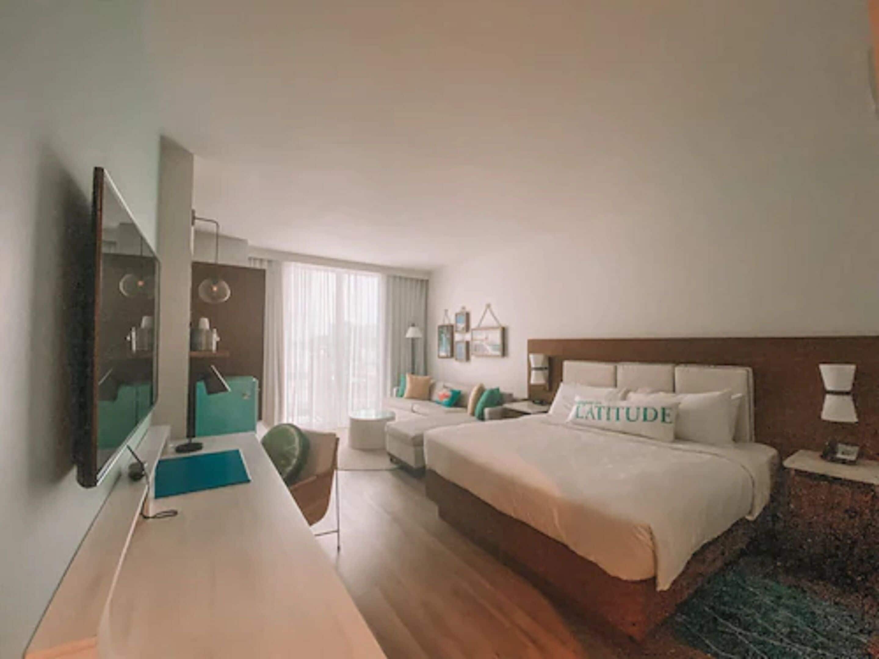 premium bedding, in-room safe, desk, laptop workspace