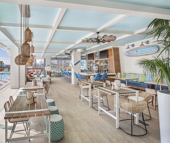 Poolside bar at Margaritaville Hotel Nashville
