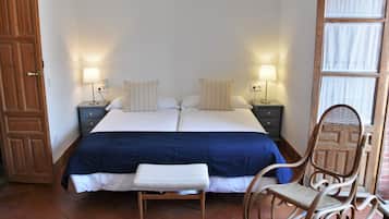 Superior Double Room, 2 Twin Beds | Desk, blackout drapes, free WiFi, bed sheets