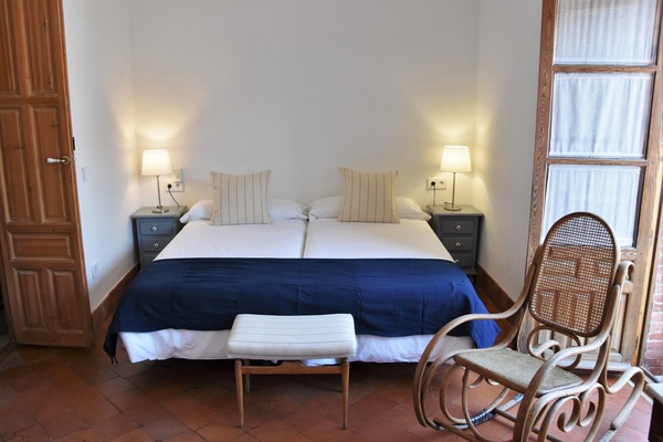 Superior Double Room, 2 Katil Bujang (Single) | Meja, langsir/tirai gelap terus, Wi-fi percuma, cadar katil