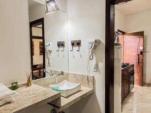 Family Apartment | Bathroom | Shower, hair dryer, towels, soap