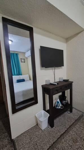 Basic-Zimmer, 1 Doppelbett, Nichtraucher, Gemeinschaftsbad