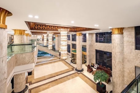 Interior. Royal Plaza Hotel