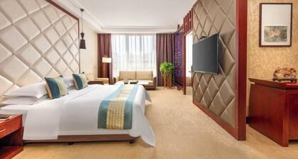 Royal Plaza Hotel