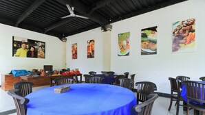 Breakfast, lunch and dinner served - Purnama Hotel (Ubud)