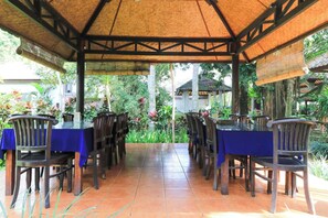 Frokost, lunsj og middag serveres