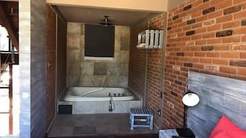 Vila Keluarga, Beberapa Tempat Tidur, Bebas Asap Rokok, pemandangan kolam renang | Kamar mandi | Kombinasi shower/bathtub, perlengkapan mandi gratis, dan handuk