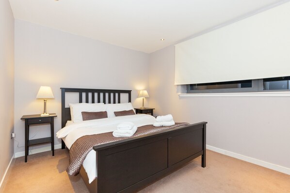 럭셔리 아파트, 침대(여러 개), 금연, 시내 전망 | 2 개의 침실, 고급 침구, 다리미/다리미판, 무료 유아용 침대