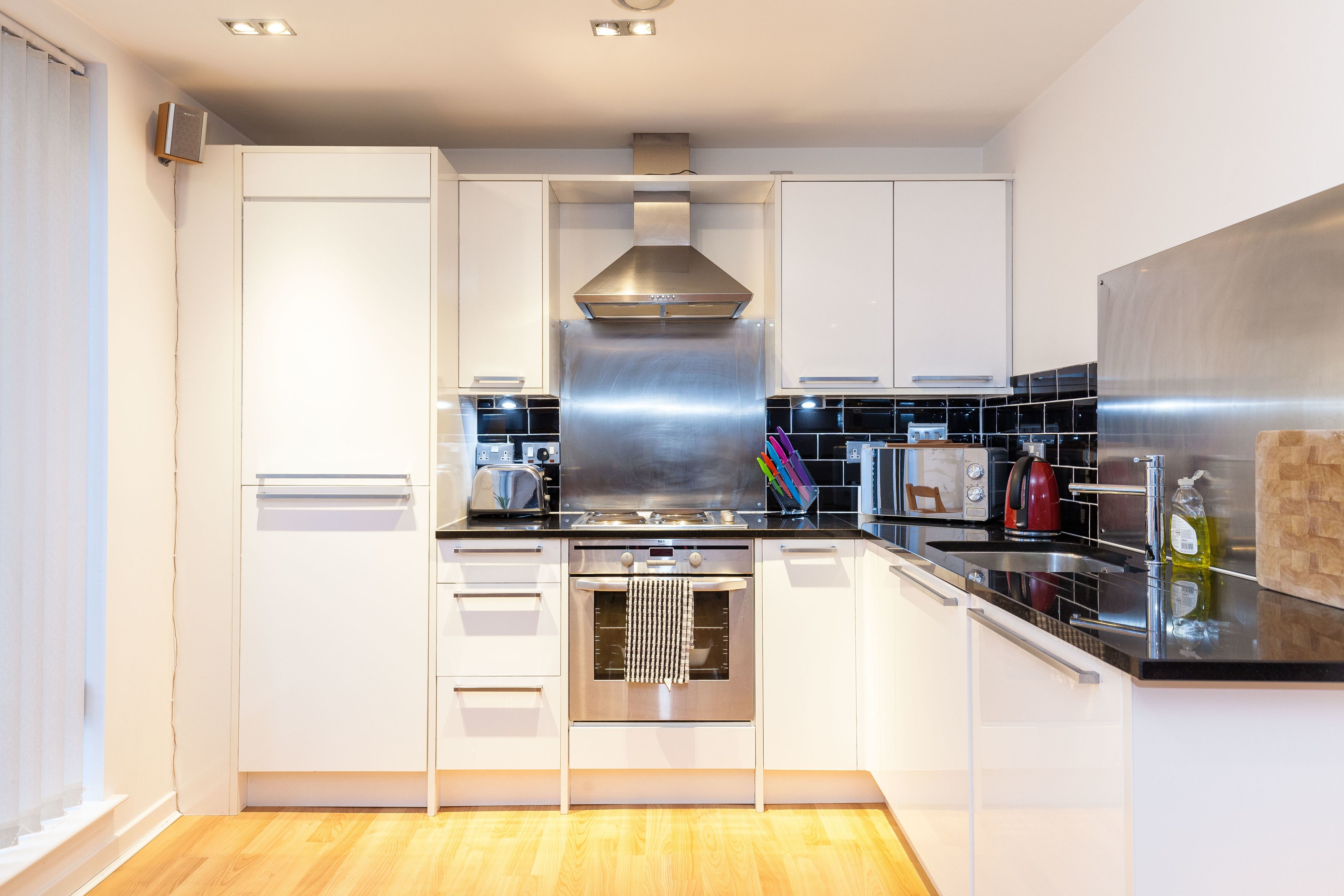 Luxury Apartment, Multiple Beds, Non Smoking, City View | Private kitchen | Fridge, microwave, oven, stovetop