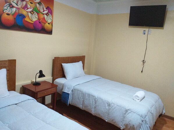 Twin Room, 2 Twin Beds, Private Bathroom | Blackout drapes, free WiFi