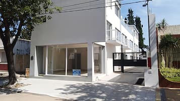 Pintu masuk properti