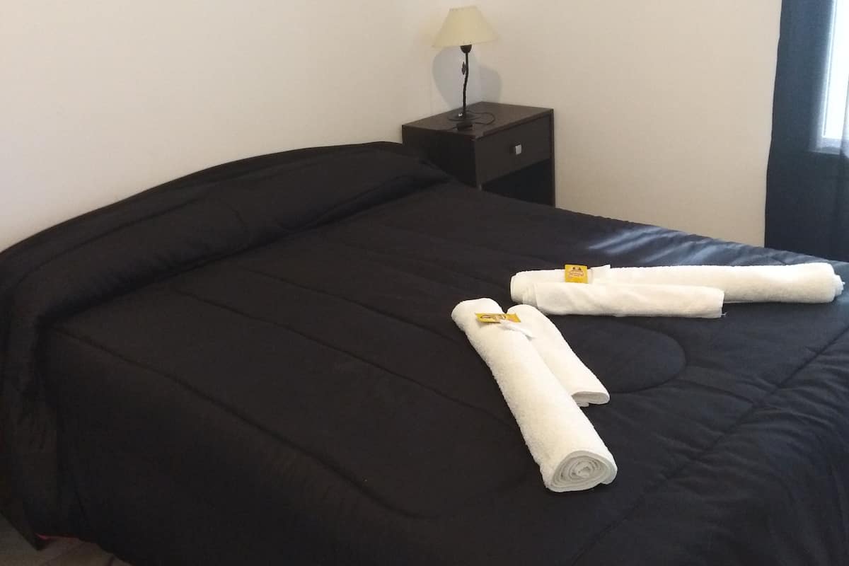 Apartemen, 1 Tempat Tidur King dengan tempat tidur Sofa, akses difabel, Bebas Asap Rokok | Pemandangan jalan
