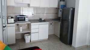 Microwave, oven, rice cooker, cookware/dishes/utensils - Edificio HEOL (Venado Tuerto)