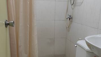 Shower, free toiletries, towels