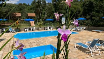 Piscina externa sazonal