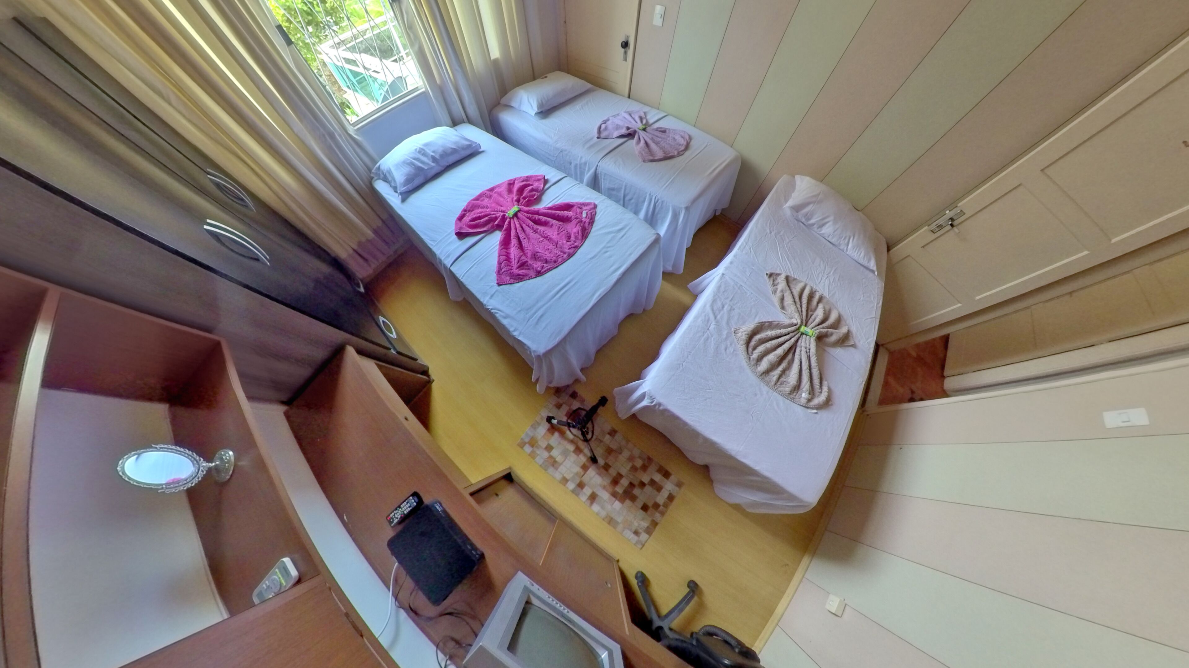 triple room, 3 single beds (chorinho) | iron/ironing board, free wifi, bed sheets