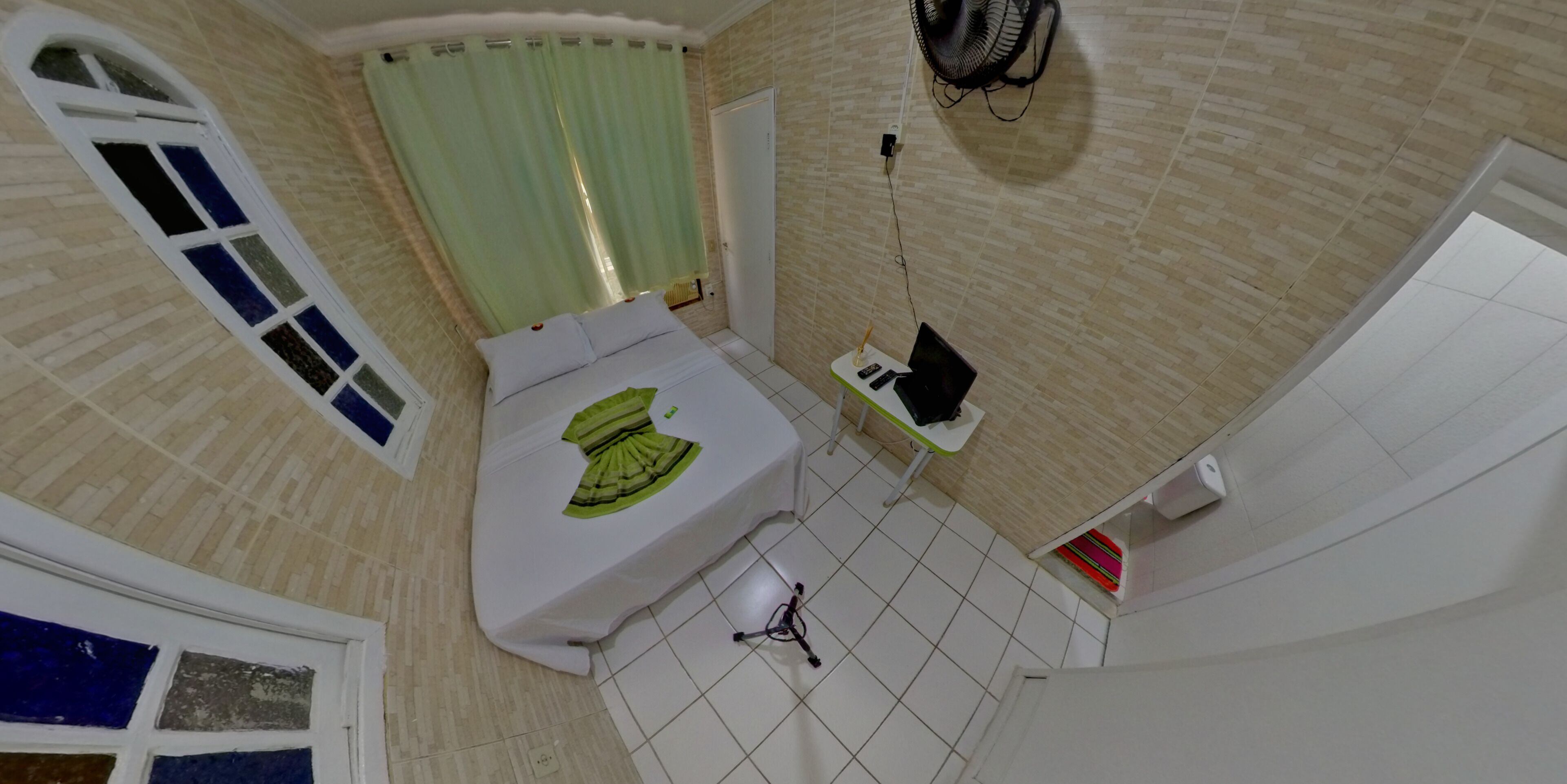 suite, 1 double bed (pop) | iron/ironing board, free wifi, bed sheets