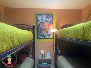 Kamar Quadruple Basic | Kedap suara, setrika/meja setrika, Wi-Fi gratis, dan seprai linen