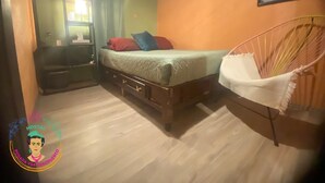Basic Double Room | Soundproofing, iron/ironing board (on request), WiFi (free), bed sheets - Posada Vs4 Aeropuerto  (Mexico City)