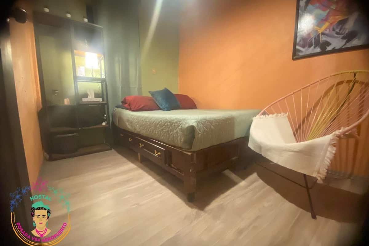 Habitación básica doble | Insonorización, tabla de planchar con plancha y wifi gratis