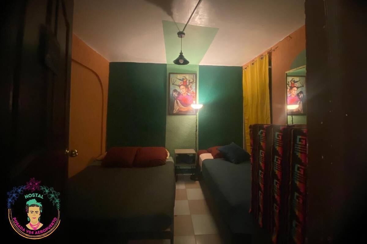 Basic Triple Room | Soundproofing, iron/ironing board (on request), WiFi (free), bed sheets