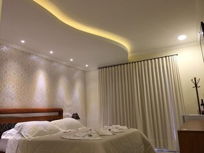 Double Room, 1 Queen Bed, Non Smoking, Mountain View | Minibar, blackout drapes, iron/ironing board, cribs/infant beds - Pousada Maria Monteiro (Tiradentes)