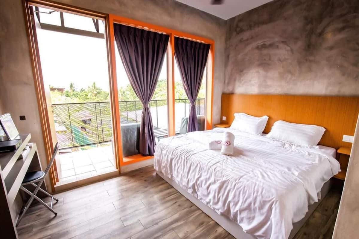 Deluxe King Room with Balcony | 1 bedroom, blackout drapes, iron/ironing board, free WiFi
