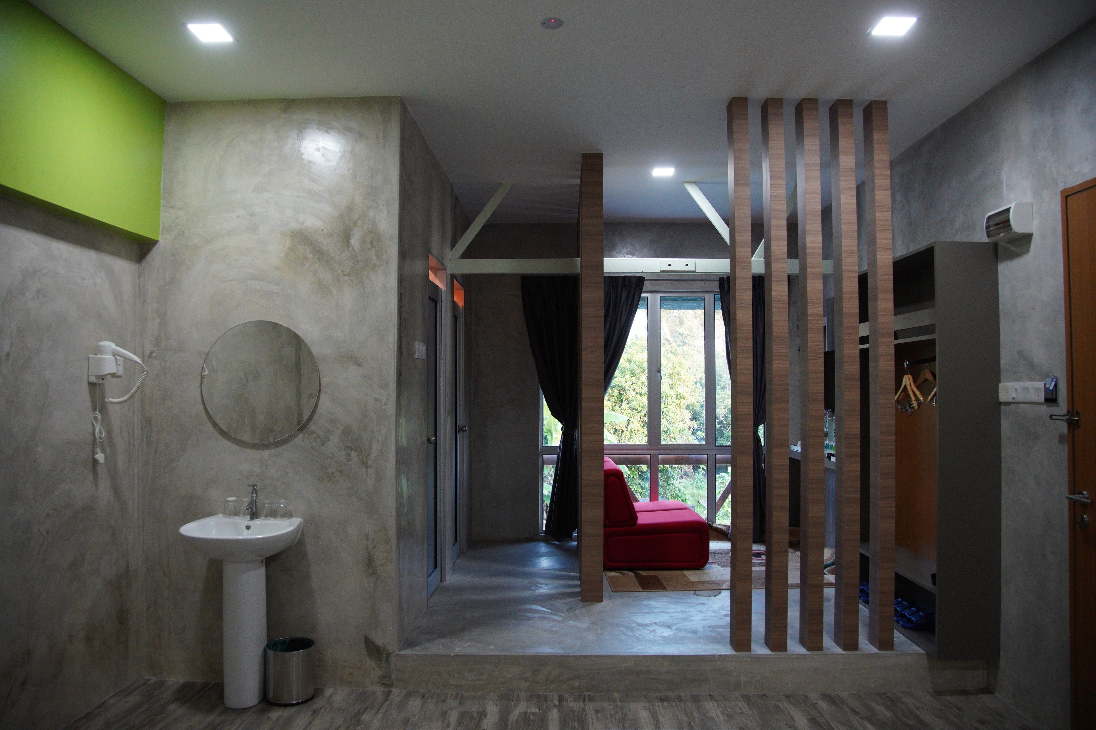 Superior Family Room With Mini Hall | Màn/rèm cản sáng, bàn ủi/dụng cụ ủi quần áo 