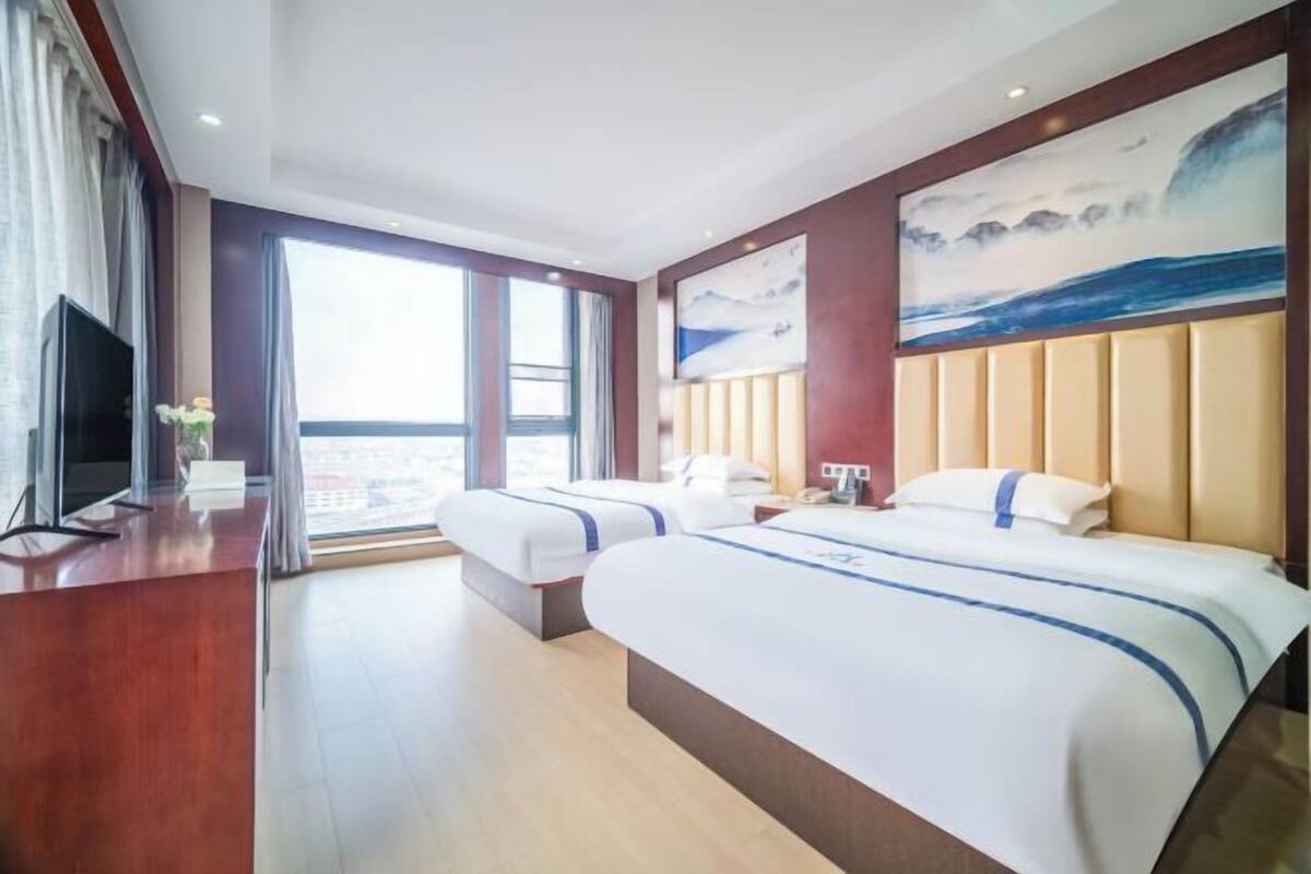 Blackout curtains, soundproofing, free WiFi, bed sheets