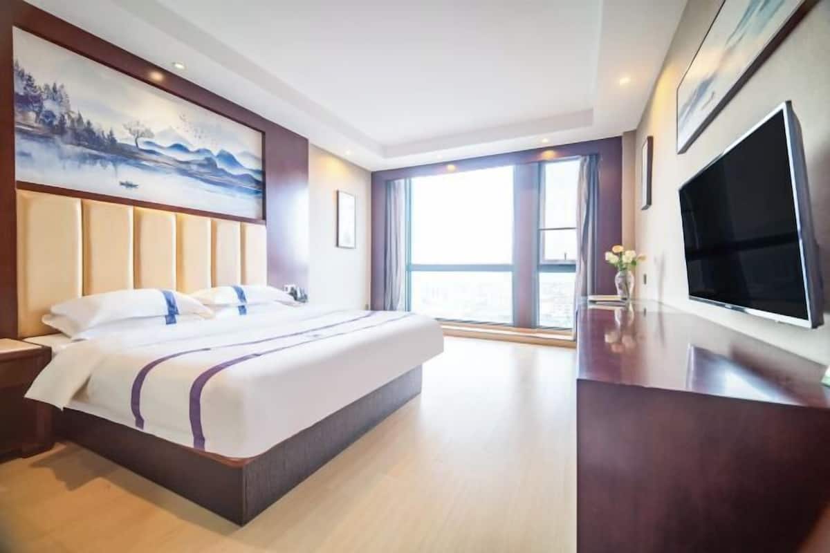 Blackout curtains, soundproofing, free WiFi, bed sheets