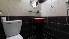 Bathroom - Varo Pension (Incheon)