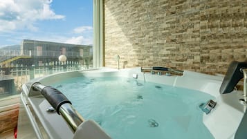 Room (Spa) | Private spa tub
