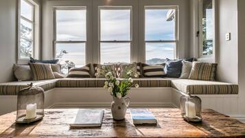 Rumah, 3 kamar tidur, pemandangan samudra | Ruang keluarga | TV layar datar