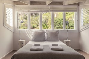 3 bedrooms, in-room safe, iron/ironing board, free WiFi - Circular Bay (Waiheke Island)