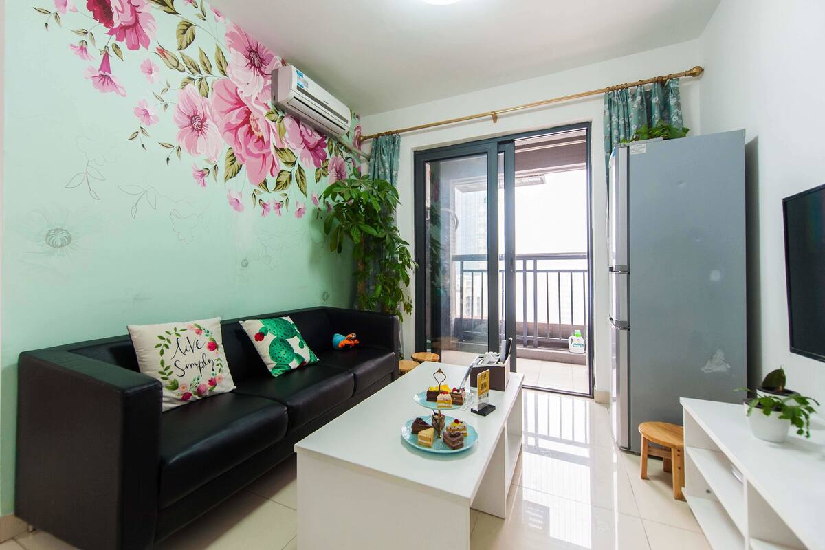 Deluxe Suite, 2 Bedrooms | Desk, blackout drapes, WiFi (free), bed sheets