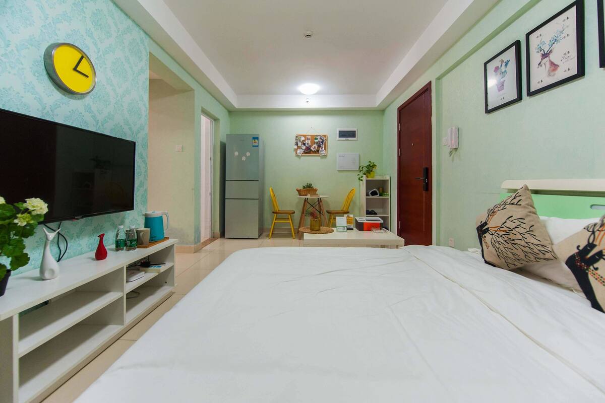 Business Twin Room | Desk, blackout drapes, WiFi (free), bed sheets